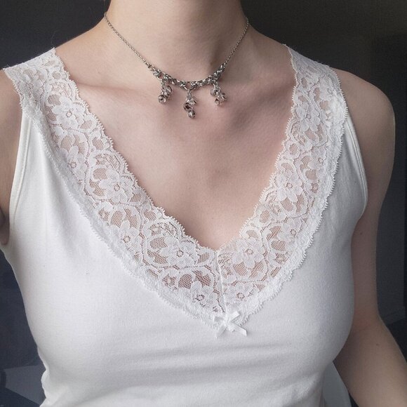 Gothic fairy dangly purple pearls necklace with a small silver chain - Picture 3 of 8